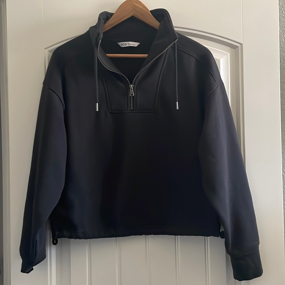 NWOT- DSG 1/4 Zip Sweatshirt